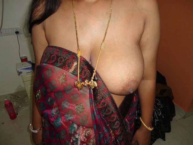 Big boobs saree