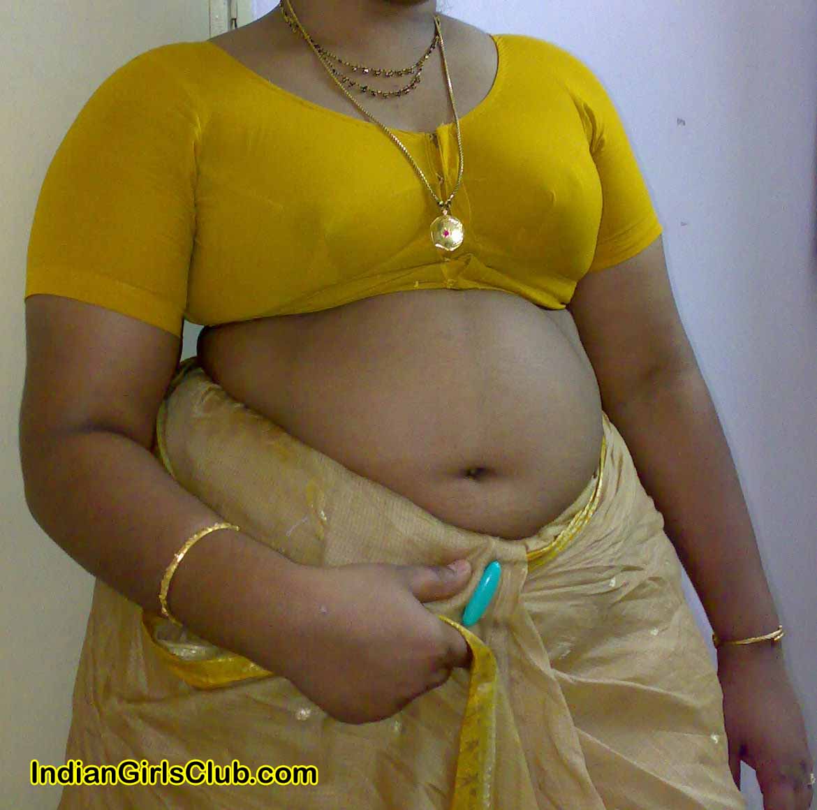 Indian aunty navel